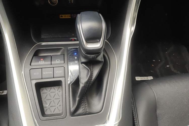 Used Toyota RAV4 2023 2.0L CVT Two-Wheel Drive Fashion Plus Edition Gear Lever