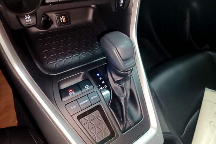 Used Toyota RAV4 2023 2.0L CVT Two-Wheel Drive Urban Edition Gear Lever