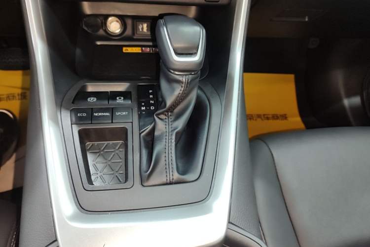 Used Toyota RAV4 2023 2.0L CVT Two-Wheel Drive Fashion Plus Edition Gear Lever