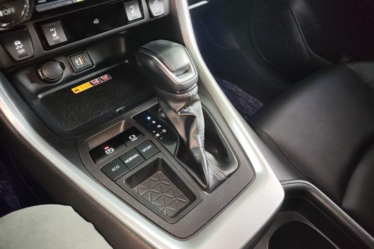 Used Toyota RAV4 2023 2.0L CVT Two-Wheel Drive Fashion Plus Edition Gear Lever