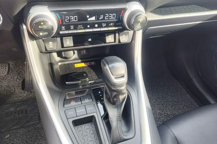 Used Toyota RAV4 2023 2.0L CVT Two-Wheel Drive Fashion Plus Edition Gear Lever