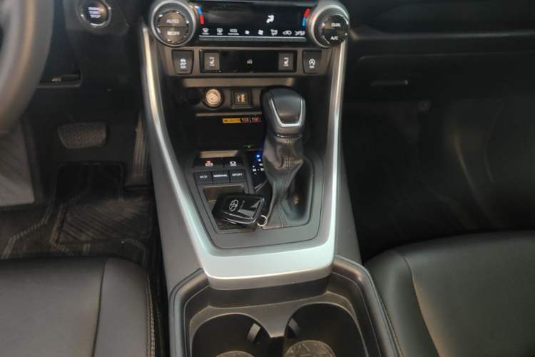 Used Toyota RAV4 2023 2.0L CVT Two-Wheel Drive Fashion Plus Edition Gear Lever