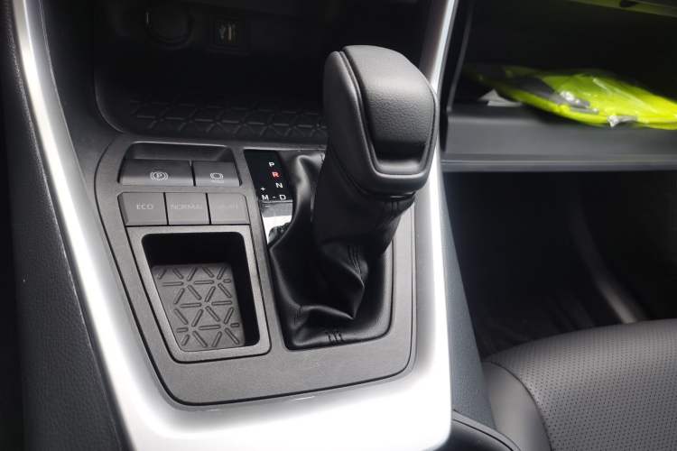 Used Toyota RAV4 2023 2.0L CVT Two-Wheel Drive Urban Edition Gear Lever