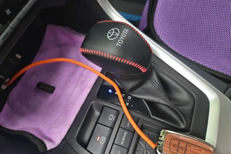 Used Toyota RAV4 2023 2.0L CVT Two-Wheel Drive Fashion Edition Gear Lever