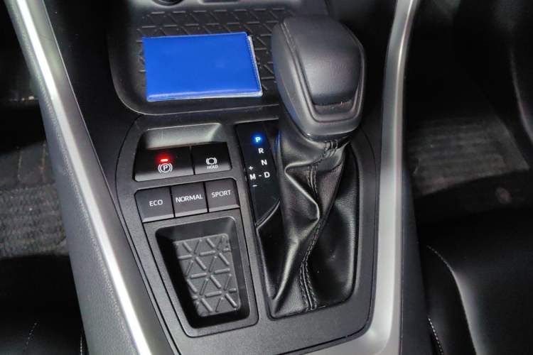 Used Toyota RAV4 2023 2.0L CVT Two-Wheel Drive Urban Edition Gear Lever