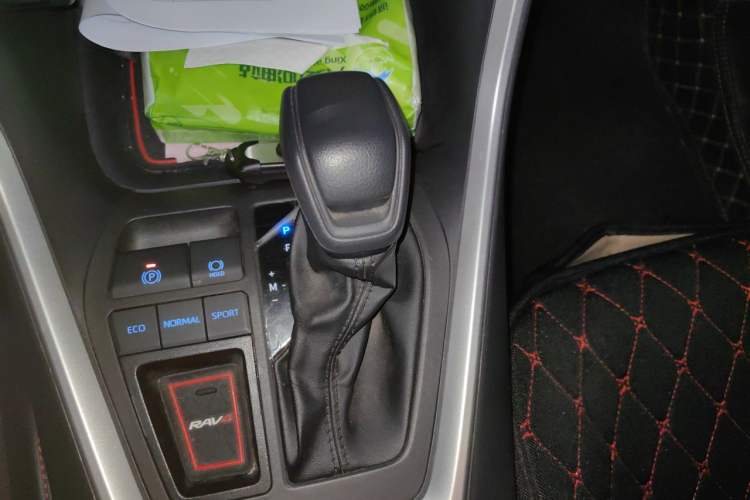 Used Toyota RAV4 2023 2.0L CVT Two-Wheel Drive Fashion Edition Gear Lever