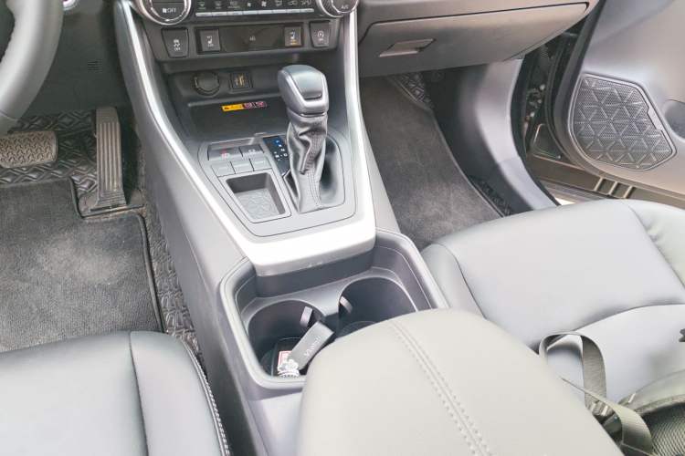 Used Toyota RAV4 2023 2.0L CVT Two-Wheel Drive Fashion Plus Edition Gear Lever
