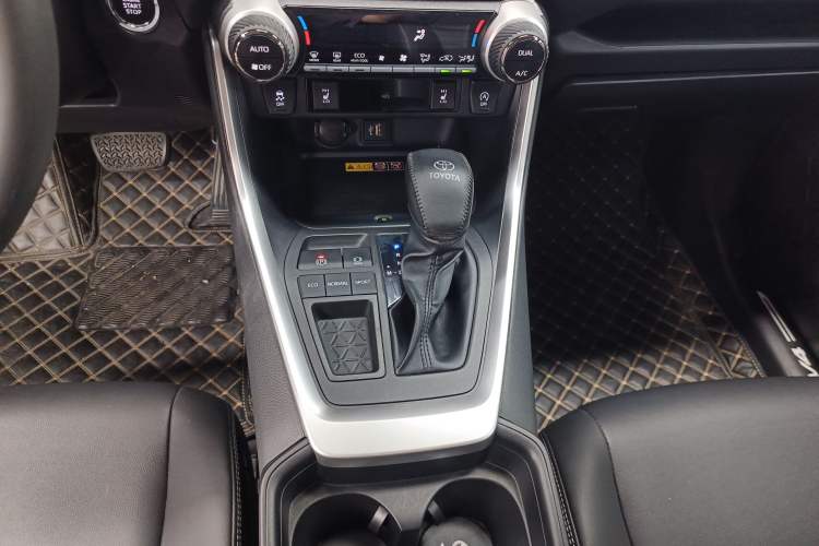 Used Toyota RAV4 2023 2.0L CVT Two-Wheel Drive Fashion Plus Edition Gear Lever