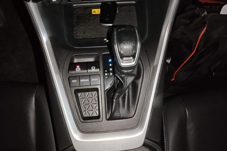 Used Toyota RAV4 2023 2.0L CVT Two-Wheel Drive Fashion Plus Edition Gear Lever