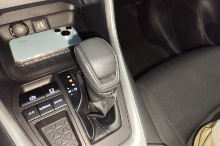 Used Toyota RAV4 2023 2.0L CVT Two-Wheel Drive Urban Edition Gear Lever