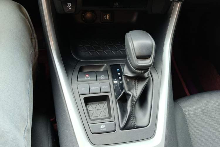 Used Toyota RAV4 2023 Dual-Motor 2.5L E-CVT Two-Wheel Drive Elite Edition Gear Lever