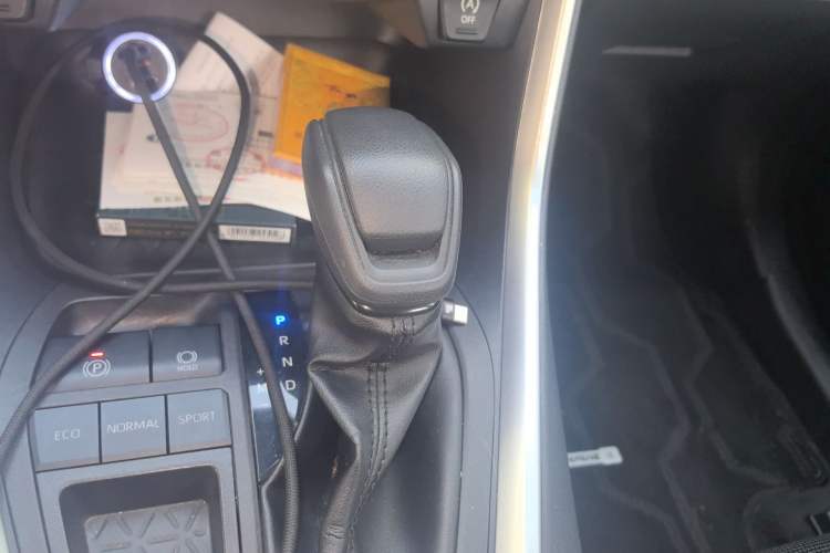 Used Toyota RAV4 2023 2.0L CVT Two-Wheel Drive Urban Edition Gear Lever