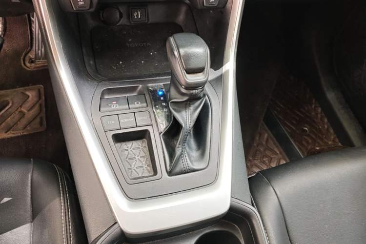 Used Toyota RAV4 2023 2.0L CVT Two-Wheel Drive Urban Edition Gear Lever