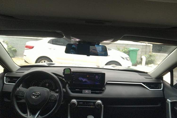 Used Toyota RAV4 2023 2.0L CVT Two-Wheel Drive Fashion Edition Headliner