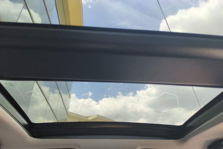 Used Toyota RAV4 2023 2.0L CVT Two-Wheel Drive Fashion Plus Edition Headliner