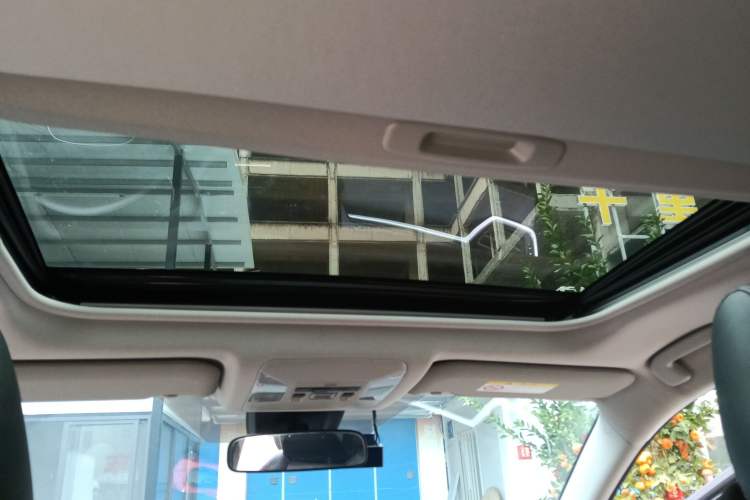 Used Toyota RAV4 2023 2.0L CVT Two-Wheel Drive Fashion Edition Headliner