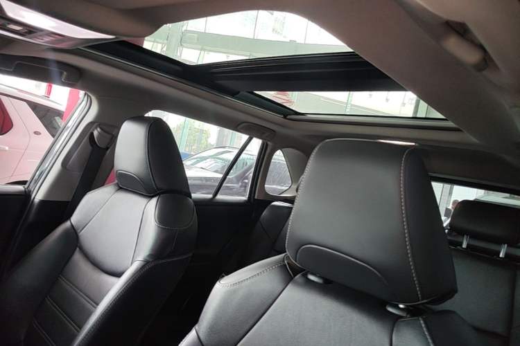 Used Toyota RAV4 2023 2.0L CVT Two-Wheel Drive Fashion Plus Edition Headliner