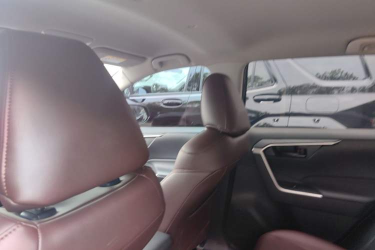 Used Toyota RAV4 2023 2.0L CVT Two-Wheel Drive Urban Edition Headliner