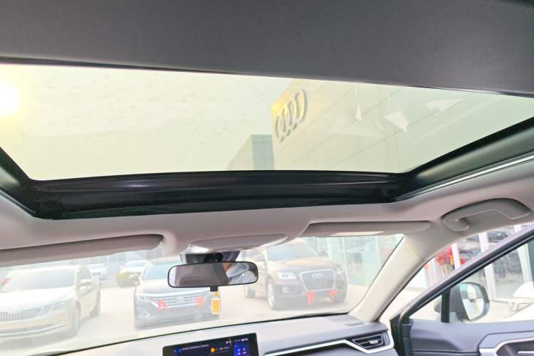 Used Toyota RAV4 2023 2.0L CVT Two-Wheel Drive Fashion Plus Edition Headliner