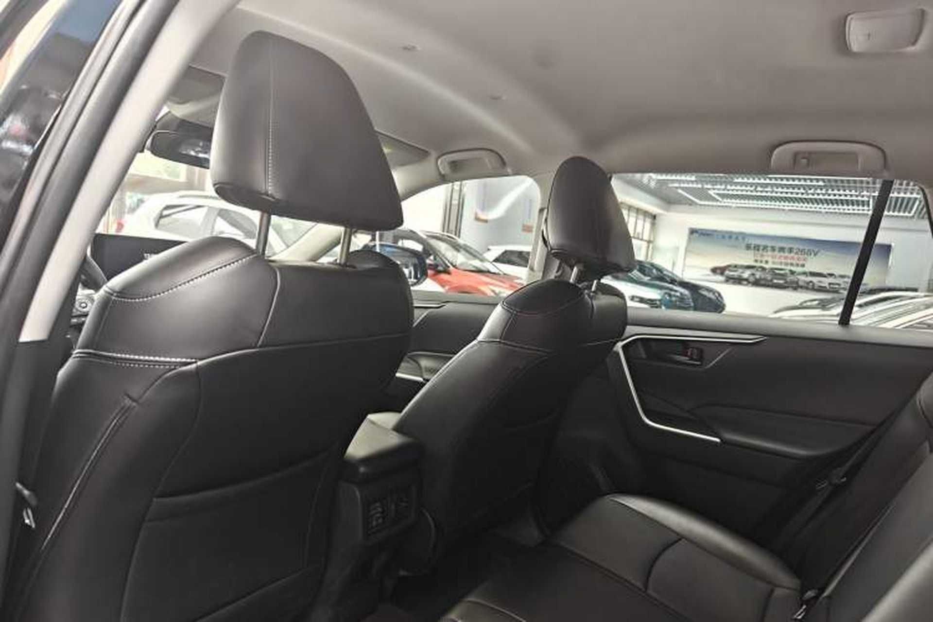 Used Toyota RAV4 2023 2.0L CVT Two-Wheel Drive Urban Edition Headliner