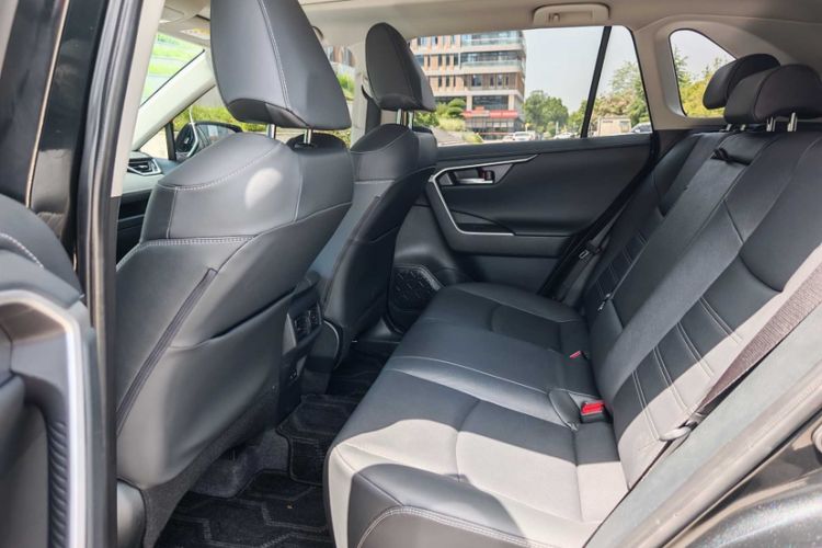 Used Toyota RAV4 2023 2.0L CVT Two-Wheel Drive Fashion Plus Edition Interior 1