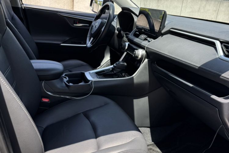 Used Toyota RAV4 2023 2.0L CVT Two-Wheel Drive Fashion Plus Edition Interior 10