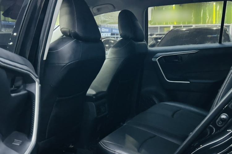Used Toyota RAV4 2023 2.0L CVT Two-Wheel Drive Urban Edition Interior 2