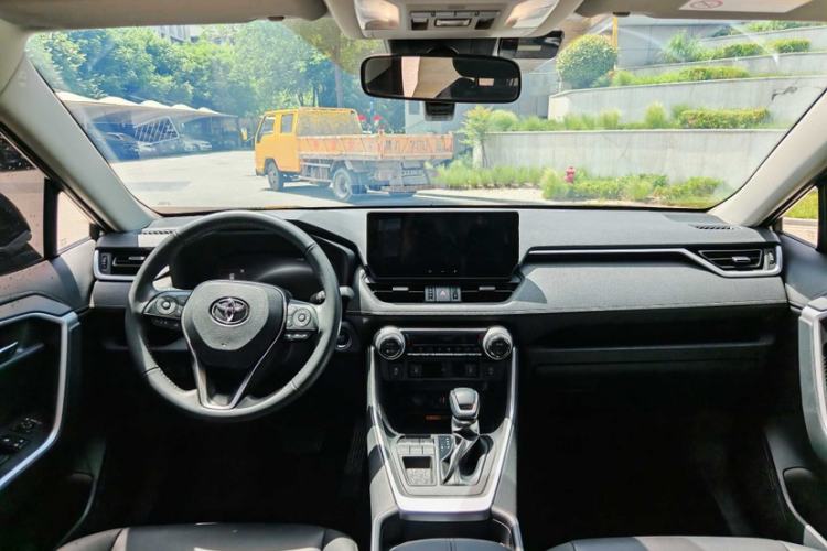 Used Toyota RAV4 2023 2.0L CVT Two-Wheel Drive Fashion Plus Edition Interior 2