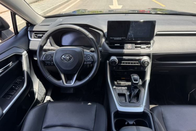 Used Toyota RAV4 2023 2.0L CVT Two-Wheel Drive Fashion Plus Edition Interior 2
