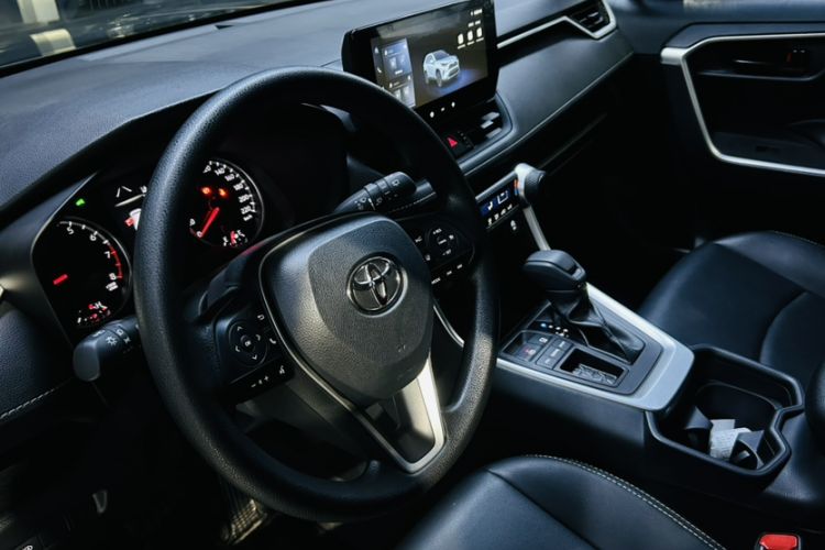 Used Toyota RAV4 2023 2.0L CVT Two-Wheel Drive Urban Edition Interior 4