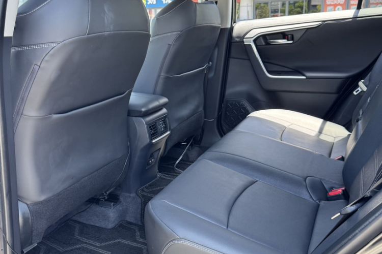 Used Toyota RAV4 2023 2.0L CVT Two-Wheel Drive Fashion Plus Edition Interior 4