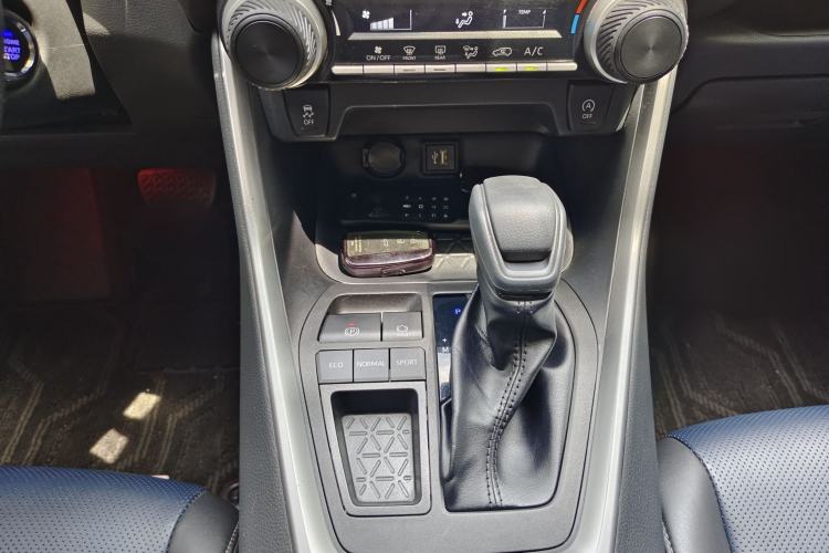 Used Toyota RAV4 2023 2.0L CVT Two-Wheel Drive Urban Edition Interior 4