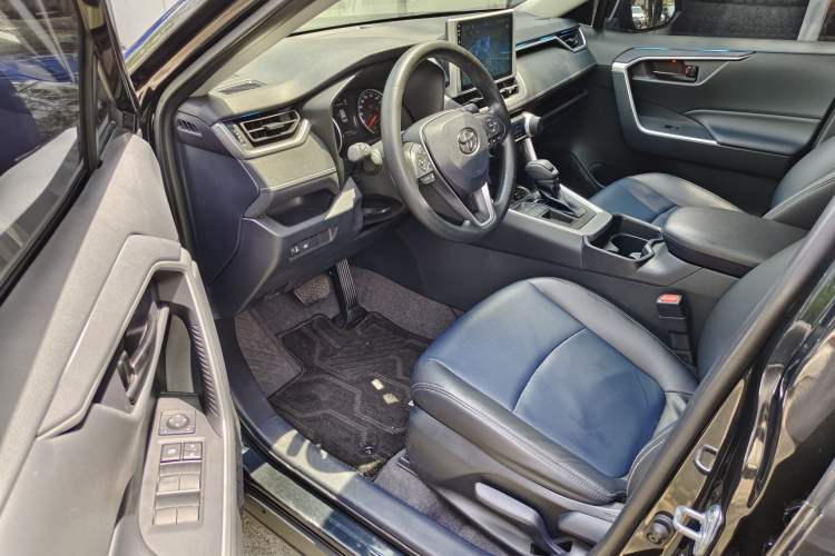 Used Toyota RAV4 2023 2.0L CVT Two-Wheel Drive Urban Edition Interior 5