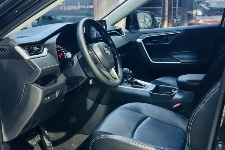 Used Toyota RAV4 2023 2.0L CVT Two-Wheel Drive Urban Edition Interior 6