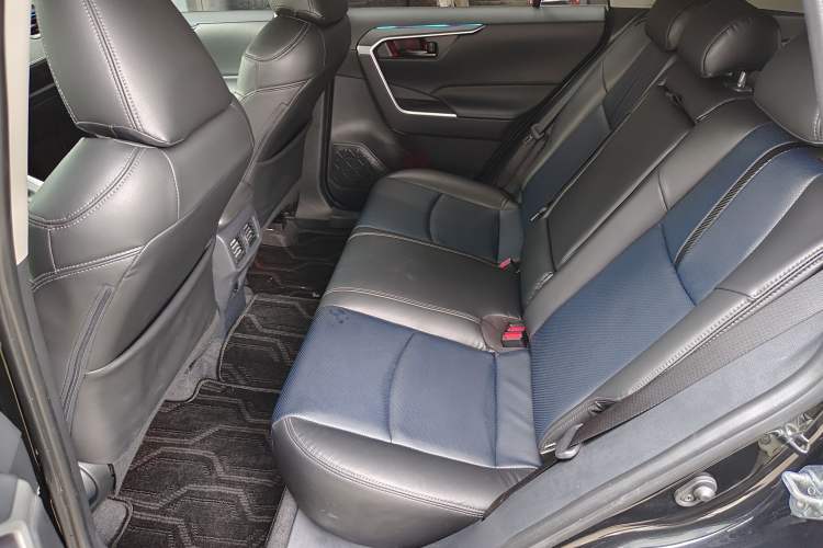 Used Toyota RAV4 2023 2.0L CVT Two-Wheel Drive Urban Edition Interior 6