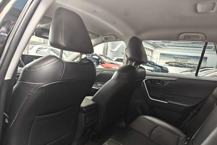 Used Toyota RAV4 2023 2.0L CVT Two-Wheel Drive Urban Edition Interior 7