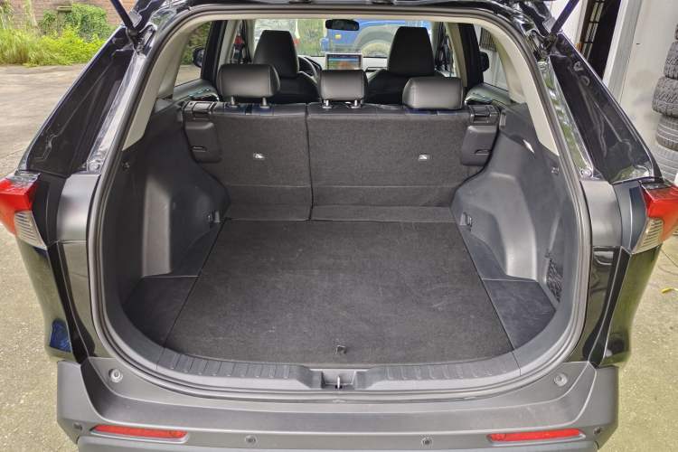 Used Toyota RAV4 2023 2.0L CVT Two-Wheel Drive Urban Edition Interior 7