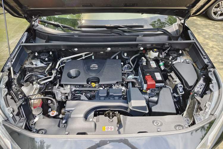 Used Toyota RAV4 2023 2.0L CVT Two-Wheel Drive Urban Edition Interior 8
