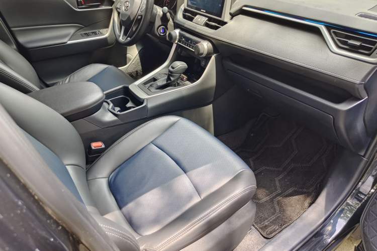 Used Toyota RAV4 2023 2.0L CVT Two-Wheel Drive Urban Edition Interior 9