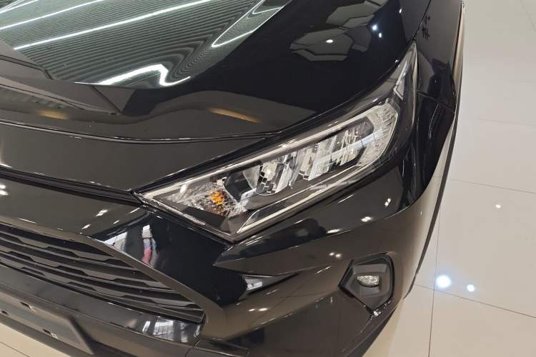 Used Toyota RAV4 2023 Dual-Motor 2.5L E-CVT Two-Wheel Drive Elite Edition Left Front Headlight