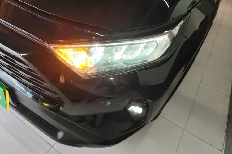 Used Toyota RAV4 2023 2.0L CVT Two-Wheel Drive Urban Edition Left Front Headlight