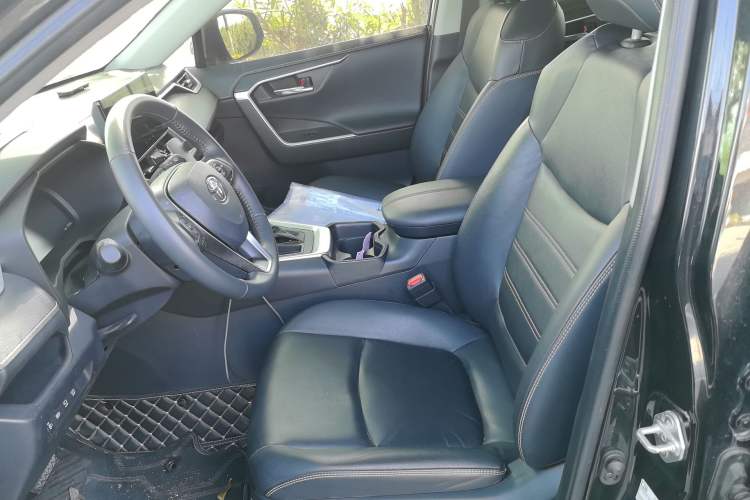 Used Toyota RAV4 2023 2.0L CVT Two-Wheel Drive Fashion Plus Edition Left Front Seat
