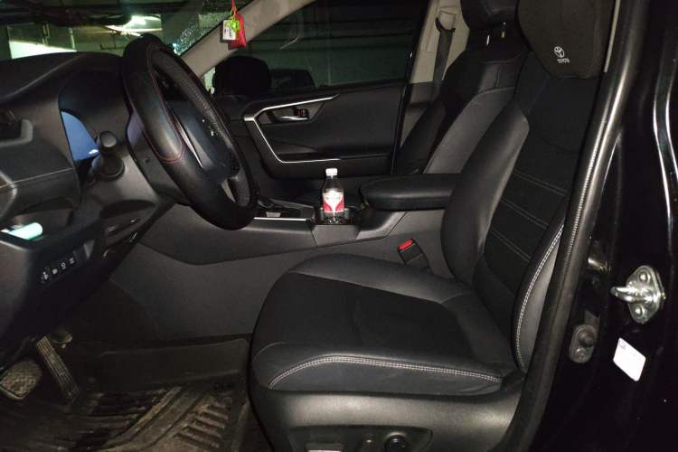 Used Toyota RAV4 2023 Dual-Engine 2.5L E-CVT Two-Wheel Drive Elite Plus Edition Left Front Seat