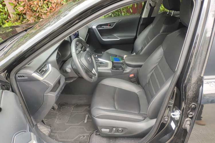 Used Toyota RAV4 2023 2.0L CVT Two-Wheel Drive Fashion Plus Edition Left Front Seat