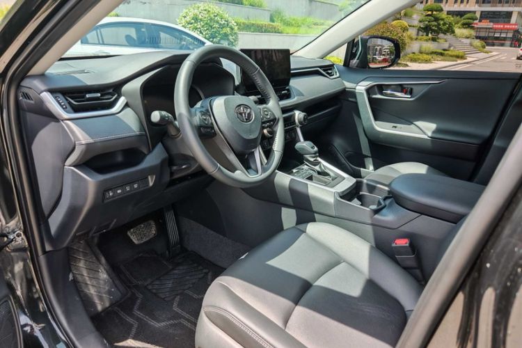 Used Toyota RAV4 2023 2.0L CVT Two-Wheel Drive Fashion Plus Edition Left Front Seat