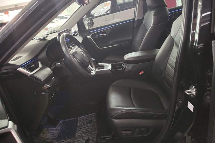 Used Toyota RAV4 2023 2.0L CVT Two-Wheel Drive Fashion Plus Edition Left Front Seat