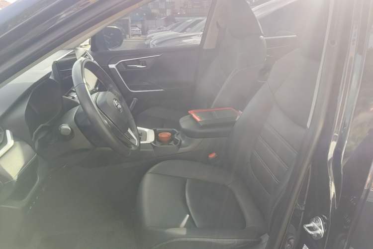 Used Toyota RAV4 2023 2.0L CVT Two-Wheel Drive Fashion Plus Edition Left Front Seat