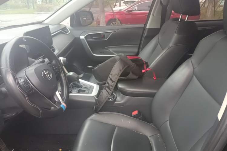 Used Toyota RAV4 2023 Dual-Motor 2.5L E-CVT Two-Wheel Drive Elite Edition Left Front Seat