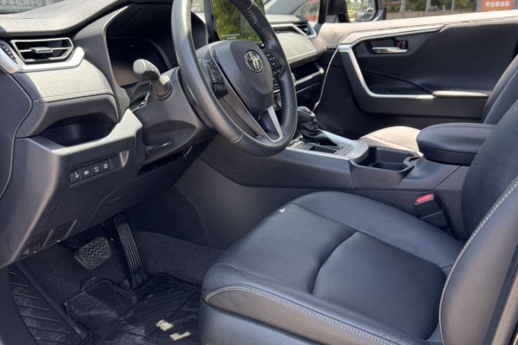 Used Toyota RAV4 2023 2.0L CVT Two-Wheel Drive Fashion Plus Edition Left Front Seat