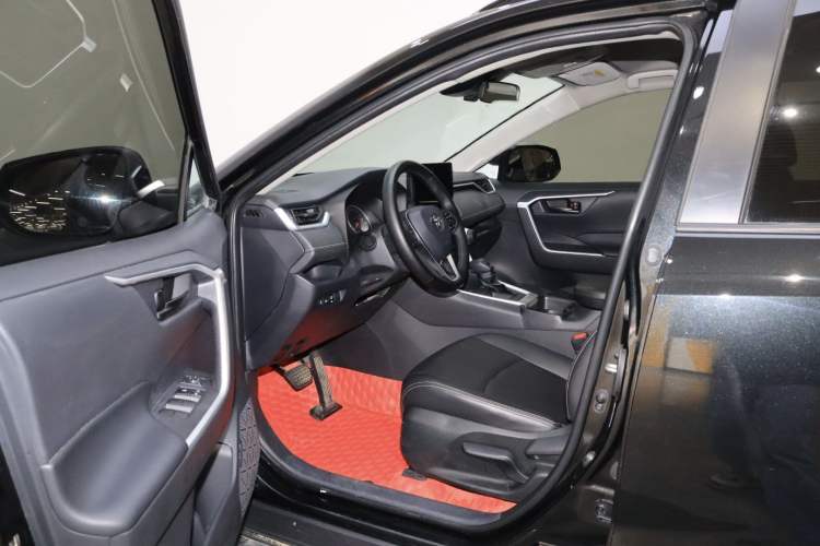 Used Toyota RAV4 2023 2.0L CVT Two-Wheel Drive Urban Edition Left Front Seat